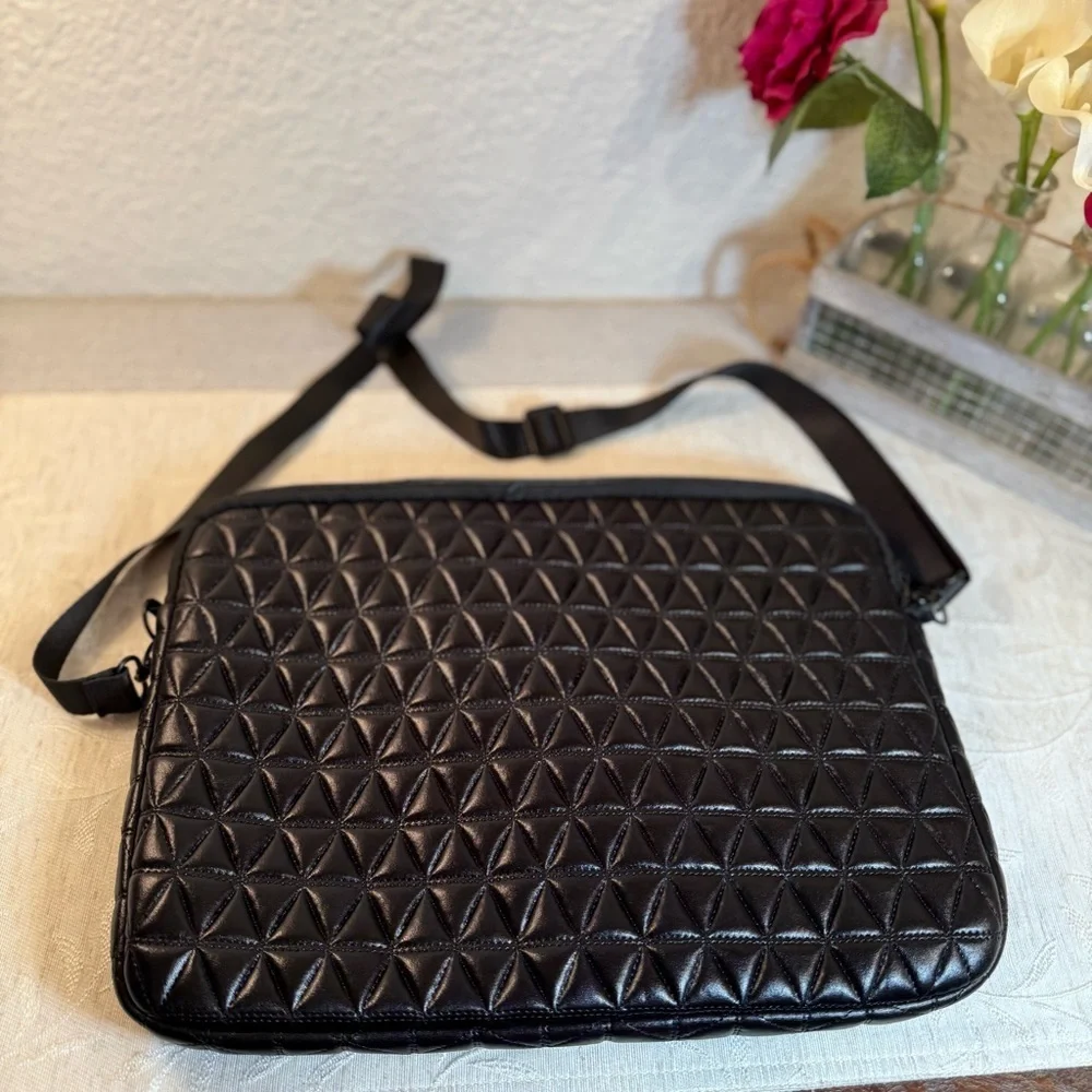 Unisex quilted reporter bag or‎ tablet/reader bag. 10” x 14”. Black. Adjustable